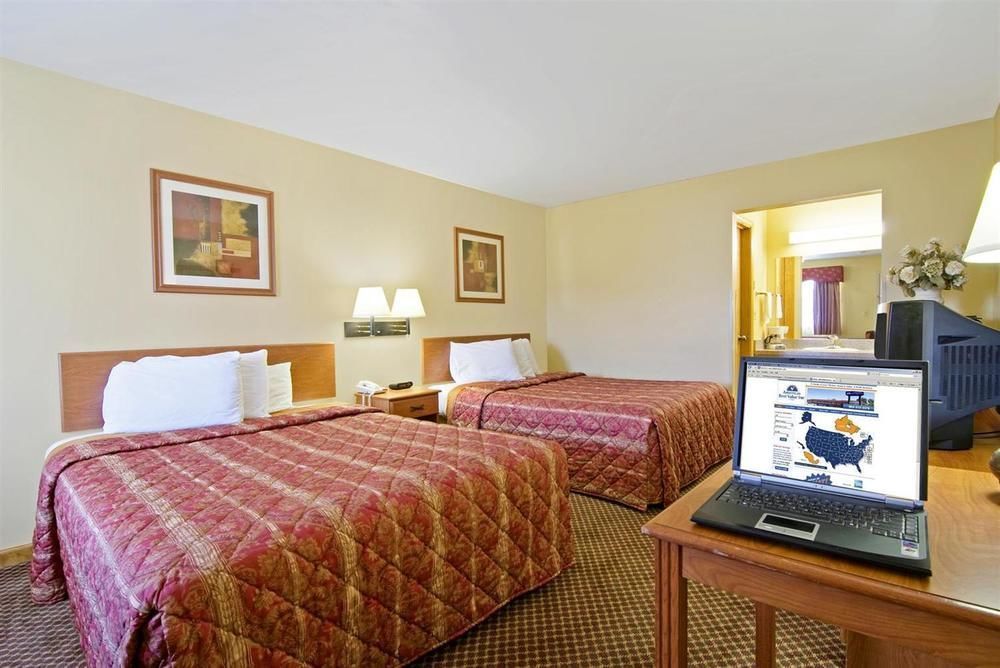 Americas Best Value Inn Bryant Exterior photo
