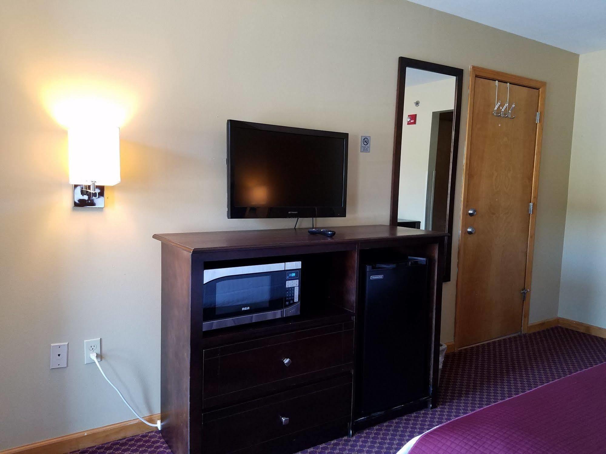 Americas Best Value Inn Bryant Exterior photo
