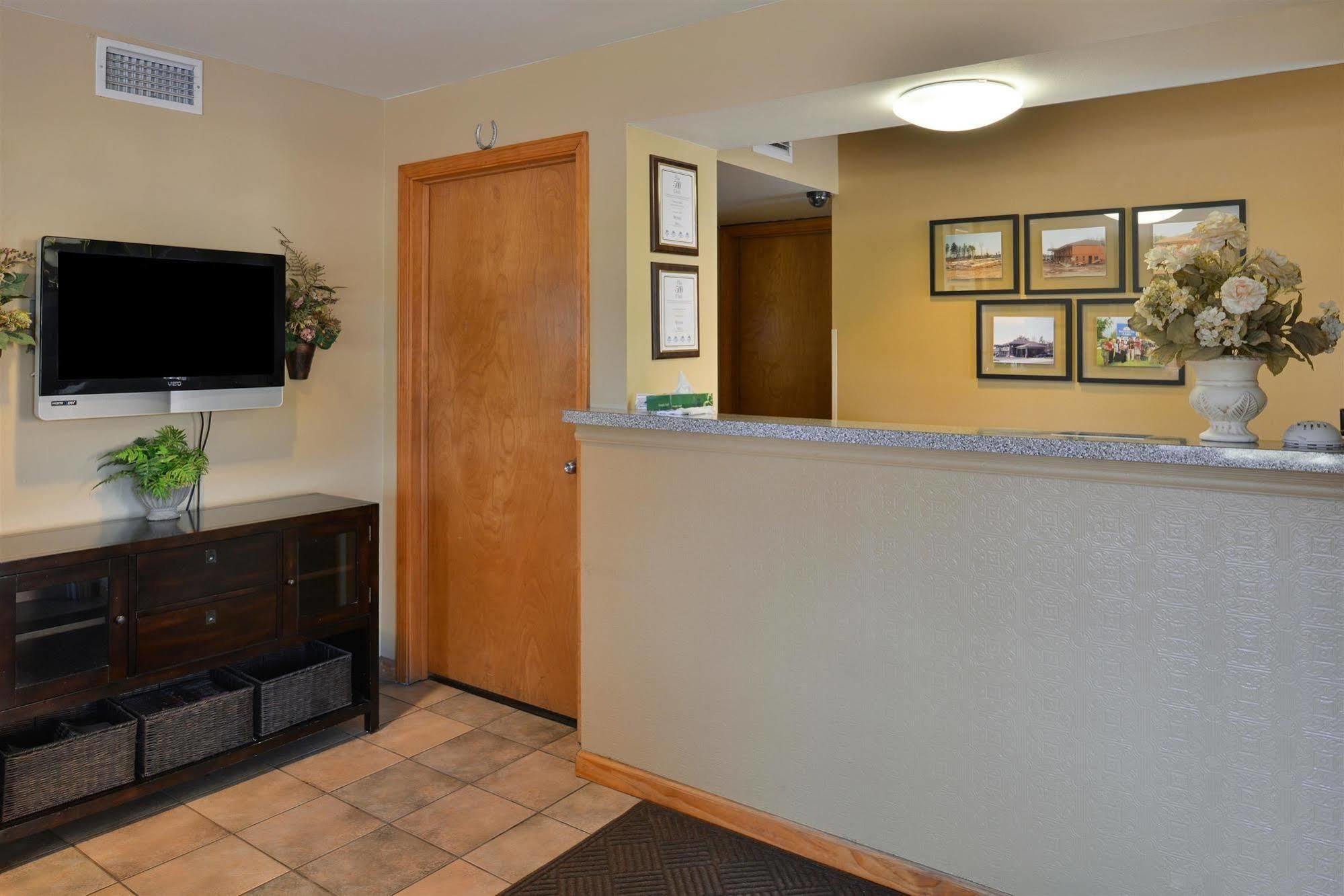 Americas Best Value Inn Bryant Exterior photo