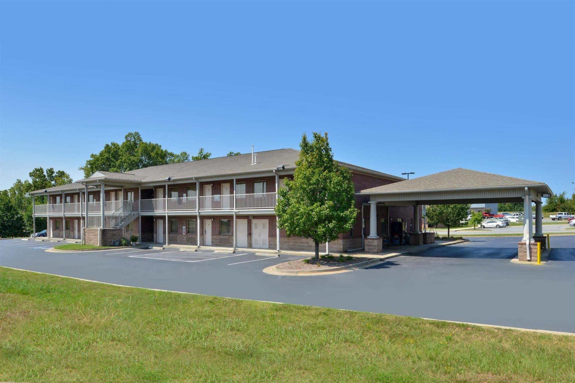 Americas Best Value Inn Bryant Exterior photo